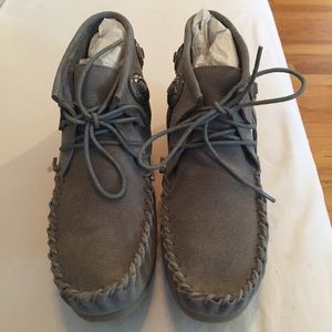 NIB Women’s Coconuts by Matisse grey boots size 8